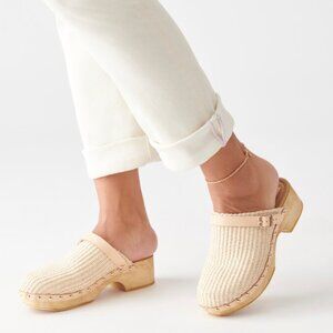 Dolce Vita Carlee Clogs Natural Raffia